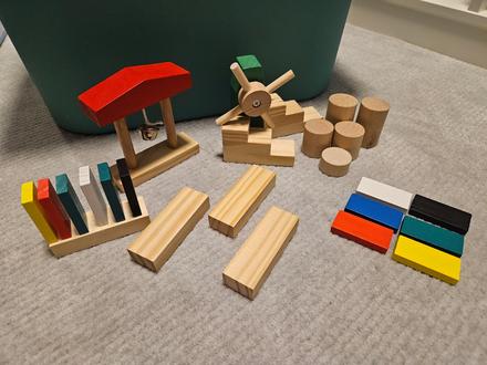Drevené domino a stavebné kocky, 