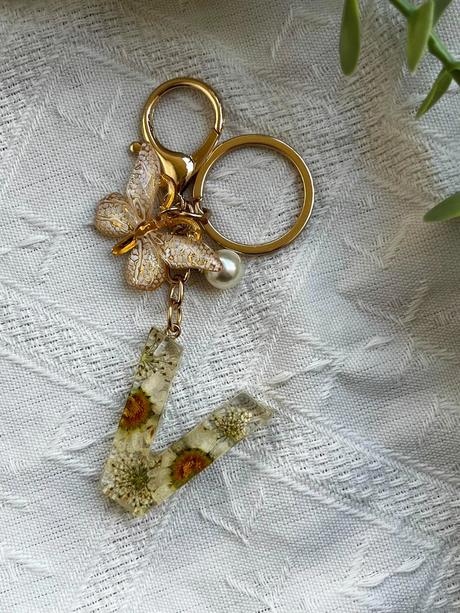 Ručne vyrobené živicové kľúčenky, 