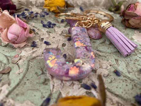 Ručne vyrobené živicové kľúčenky, 