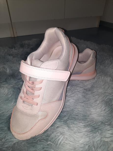 Pekné tenisky reserved, vn.dl.22.5cm, reserved,35