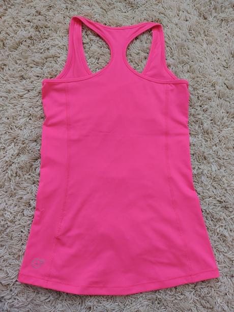 Neónovo ružové a čierne tielko na šport, puma,s