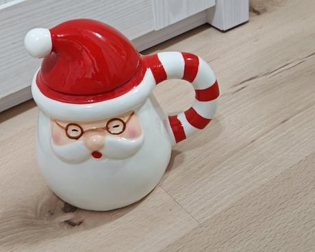 Šalka, hrnček s čiapkou mikuláš, 