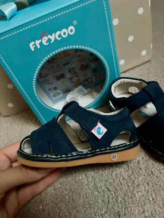 Pískacie topánočky, freycoo