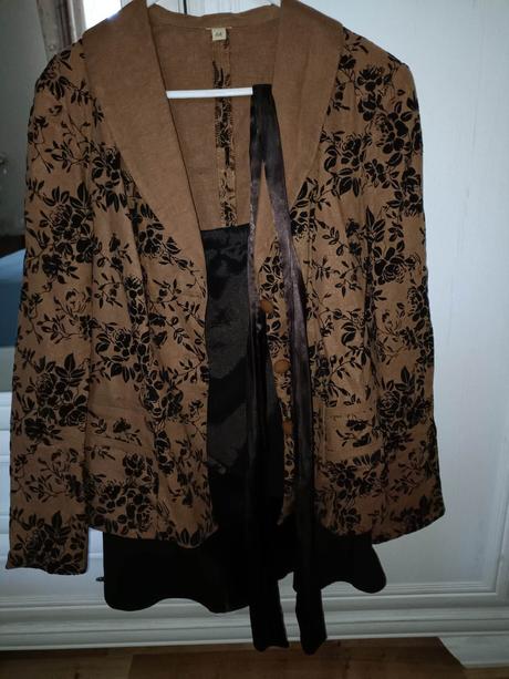 Sačko plus sukňa, 44