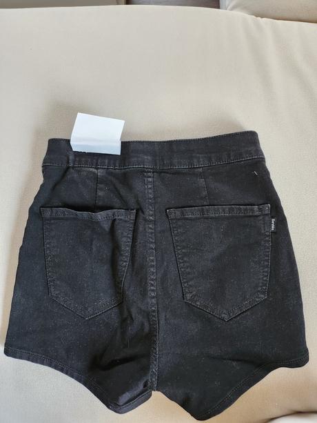 Dámske kratase č. 36, bershka,36