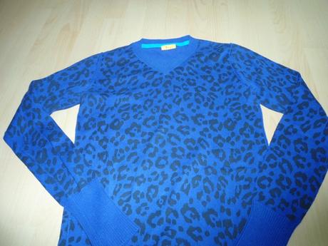 Tmavomodry sveter, 176