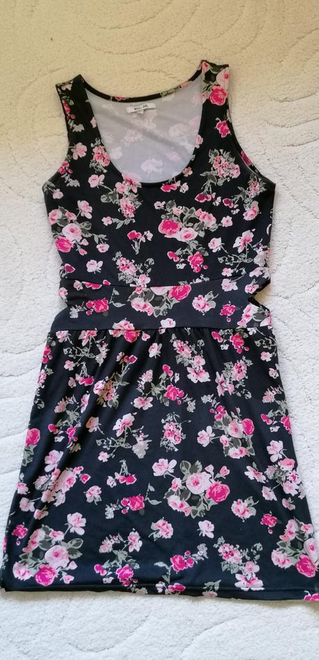 Kvietkované šaty, l