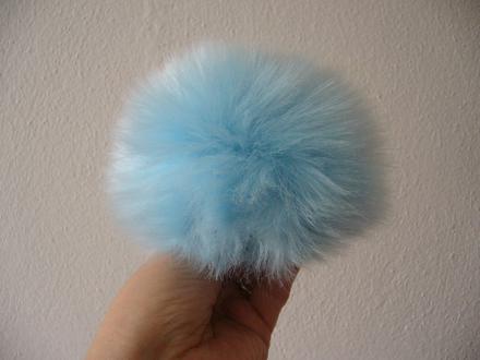 Brmbolec z umelej kozusiny, 