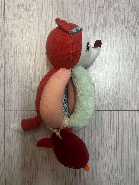 Lilliputiens hrkálka líška alice a červený vtáčik, 