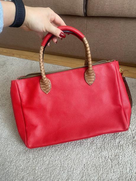 Krásna koženková kabelka, 