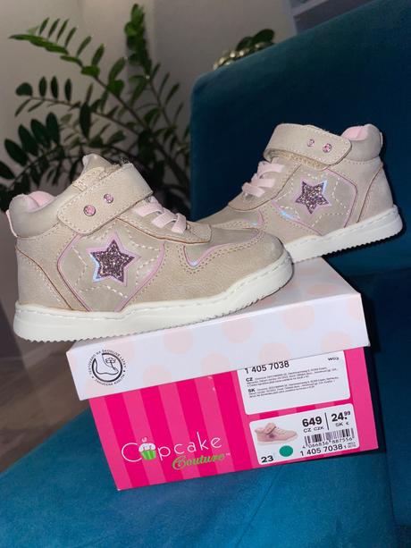 Členove topánky č 23, cupcake,23