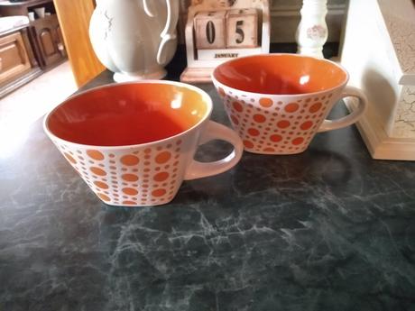 Šálky oranžová bodka, 