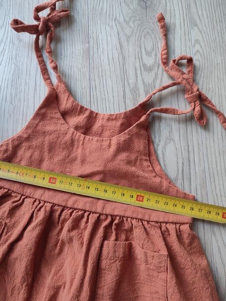 Škoricové šaty, 86