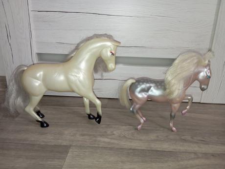 Bábika, dieťa a 2 kone, 