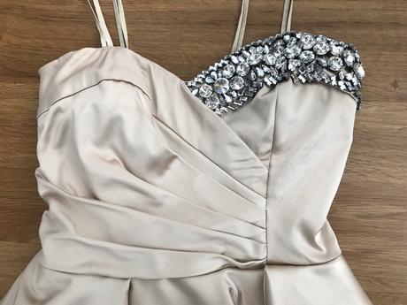 Luxusne satenove bezovozlate saty, xs