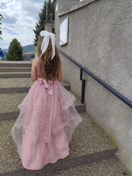 Spoločenské šaty, 152