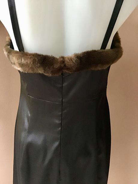 Splocenske saty s kozusinkou, 42