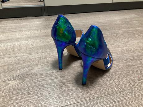 Lodicky, reserved,36