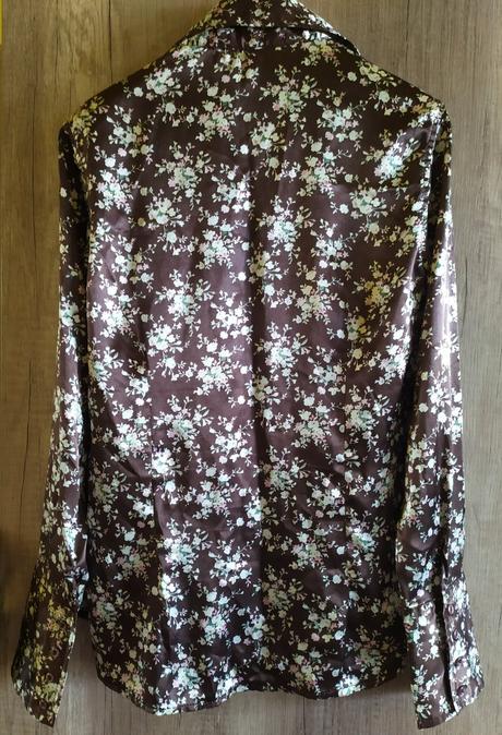 Saténová blúzka, 38