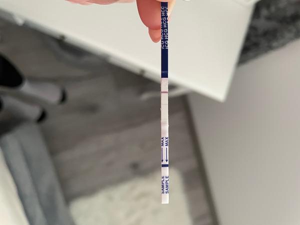 Včera so mala dostať menštruáciu. Som tehotná?