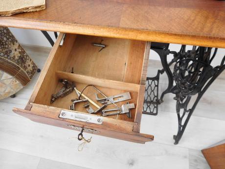 Starožitný šijací stroj značky royal-plne funkčný, 