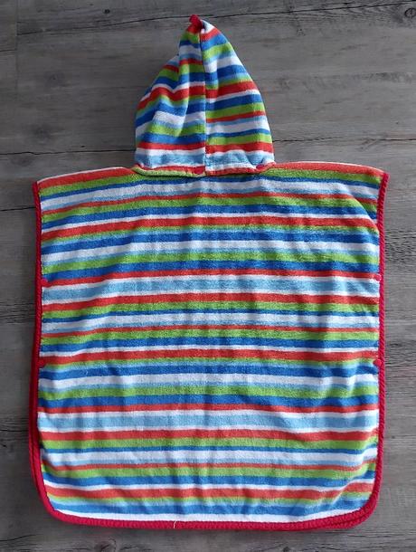 Pásikavé pončo, 104