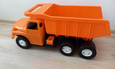 Tatra velka oranzova,