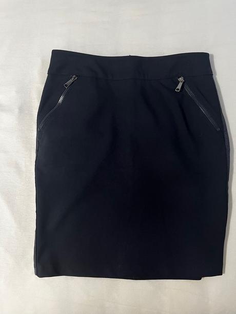 Nenosená elegantná sukňa, 34