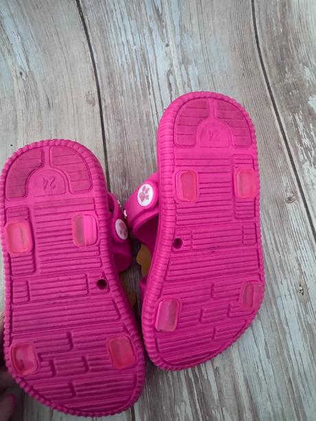 Letné sandálky pre dievčatko veľ 24 s motívom skye, sinsay,24