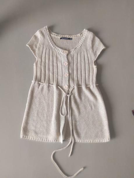 C 26  svetrik telovy  raz obleceny, atmosphere,s