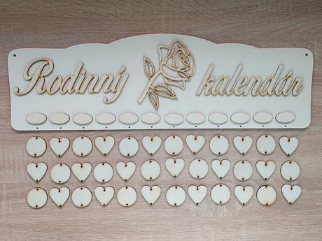 Novinka rodinný kalendár s výrezmi,