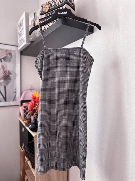 Šedé šaty káro, m