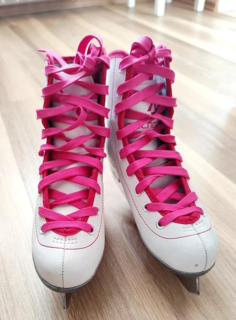 Dievčenské korčule, 32