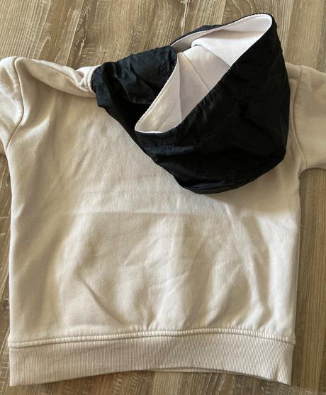 Krásna bekkin mikinka ako nová, 110