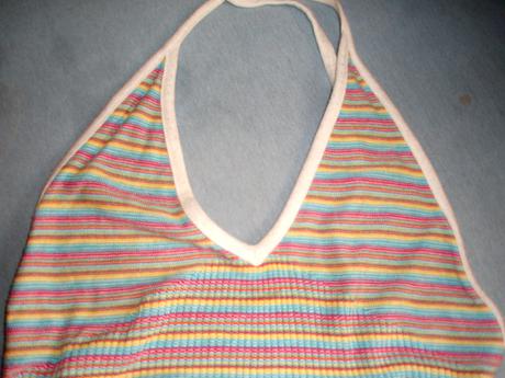 Zaujímavé páskované farebné tieločko, s