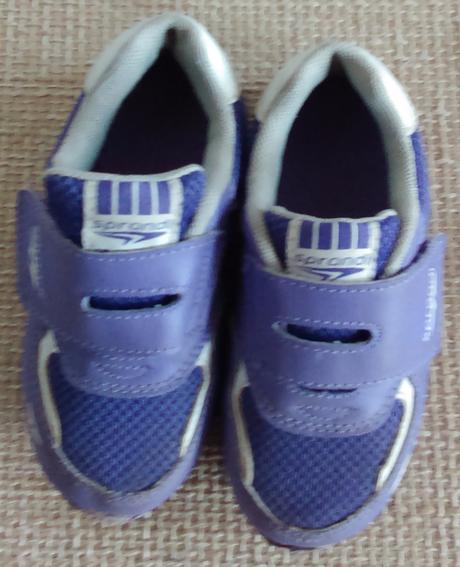 Fialové botasky, 26