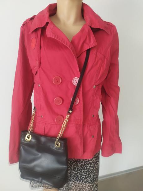 561 cervena bundicka, l