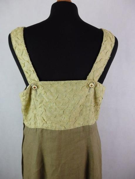 Luxusné krojové šaty, 42