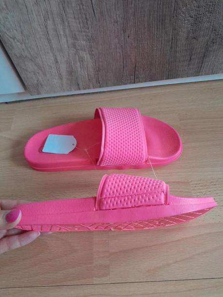 Neónové šľapky nové, 38