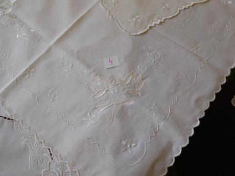 Obrus ručne vyšívaný biely,