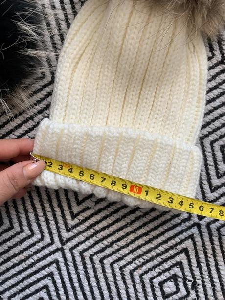 Ciapky pletene s brmbolcami, 92