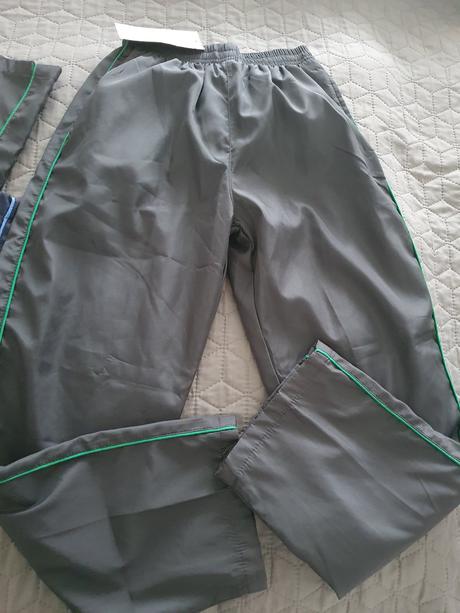 Šuštiakové tepláky, 146 / 158