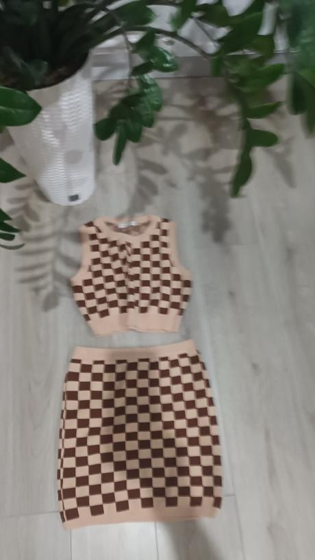 Moderný komplet,top + sukňa,úplet, xs