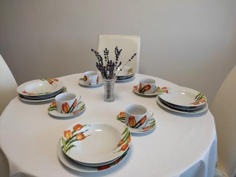 Tanierová súprava pre 4 aj s poharmi, 