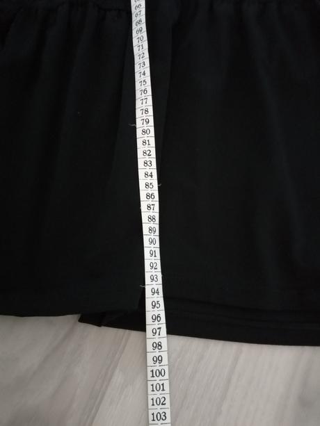 Čierne šaty s mackom, m