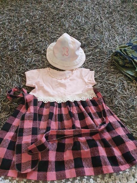 Romantické saty s klobucikom, 104