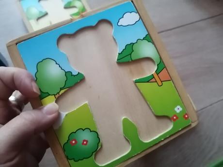 Drevené hračky puzzle maco, obliekanie, šaty, 