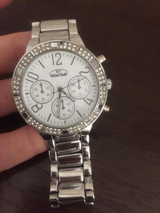 Strieborné hodinky,