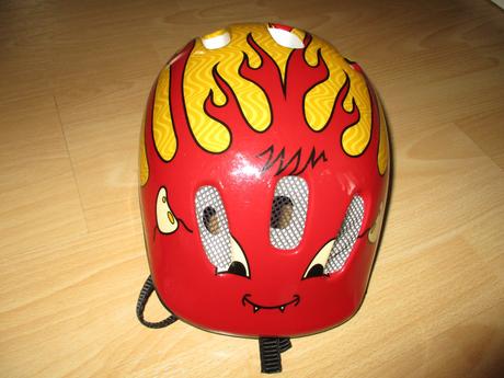 Cyklistická prilba, s