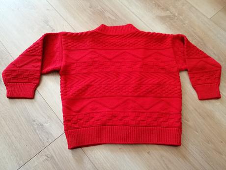 Červený svetrík, 92